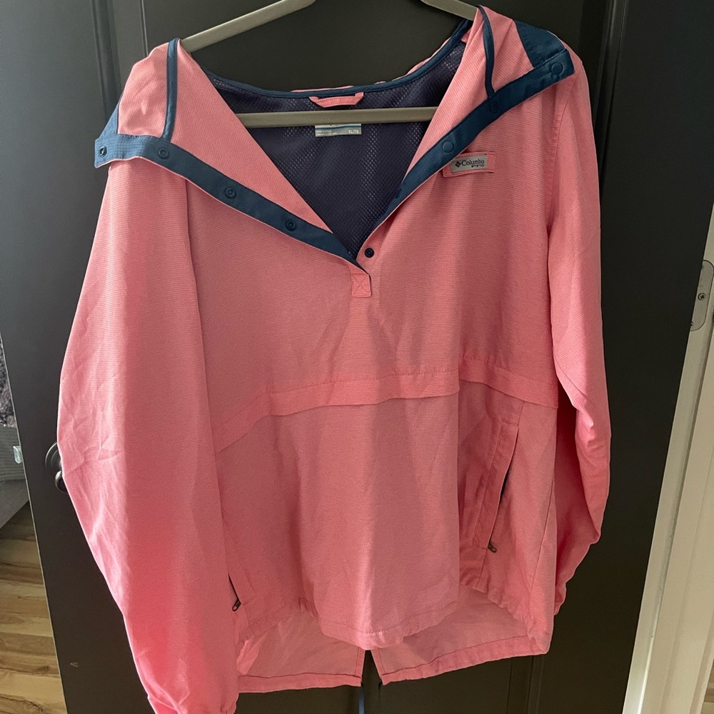 Cute Columbia PFG pullover! Perfect for the golf course, or just a wind breaker!